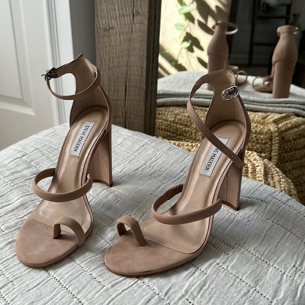Steve Madden Beige Suede open toe Heels size 8